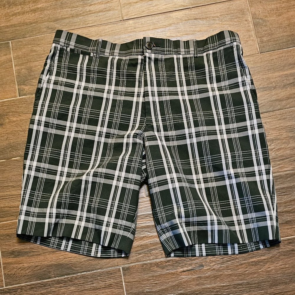 Dockers black and gray‎ lightweight plaid golf shorts